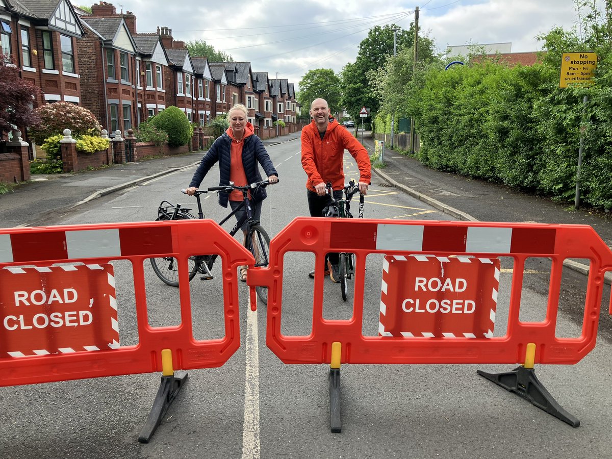 mathewhbenham's tweet image. It was brilliant to see so many young people and their parents &amp;amp; carers cycling, walking and scooting to school. Great work by the volunteer marshalls. @brookburnactive @Tina4Chorlton
