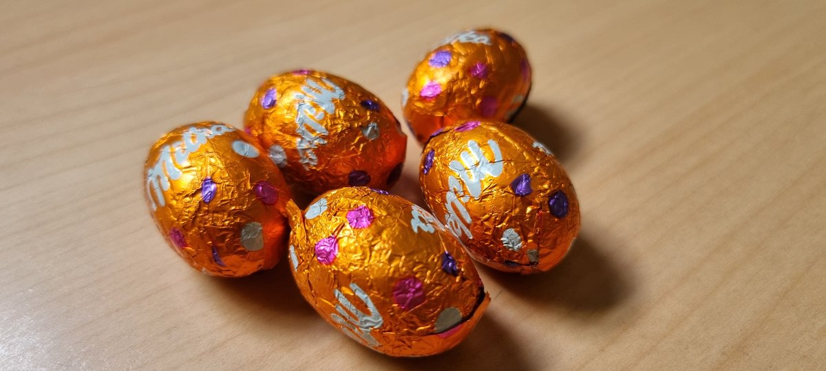 Arakine's tweet photo. This year, distributed easter eggs already matched the good colour 🟠

#OrangeTouchChallenge #Galactica https://t.co/9P5h0VRBU8