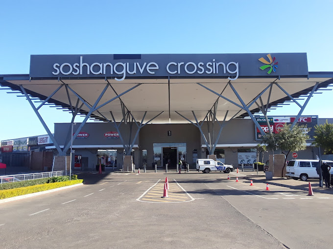 BREAKING; SOSHANGUVE ROBBERY

Sportscene store at Soshanguve Crossing was robbed of goods by gun men at around 10am this morning.