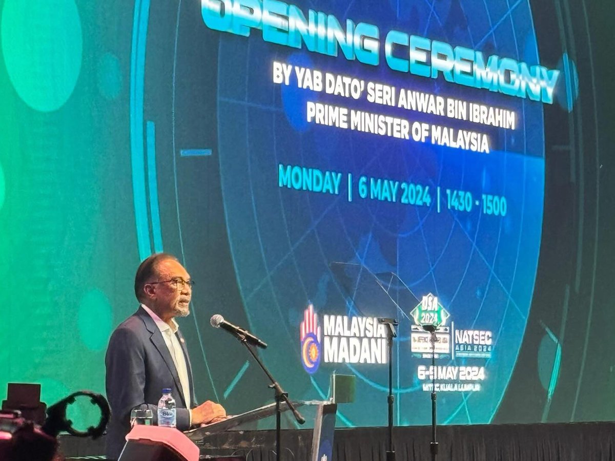 tr_trobot's tweet image. From 6th May to 9th May 2024, T-Robot took part in NATSEC 2024, one of the biggest defence and security exhibitions in the world. The event was held at MITEC and was officiated by YAB Dato' Seri Anwar Bin Ibrahim, Prime Minister of Malaysia.

#trobot #i40 #natsecasia2024