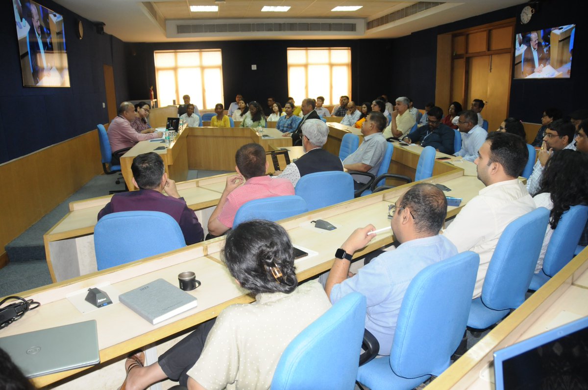 .@shayesN Research Analyst, spoke on 'iDEX: The Future of Defence Startups of India' at the Monday Morning Meeting chaired by Shri Arvind Khare. DG @SujanChinoy and @IDSAIndia scholars participated in the discussion.