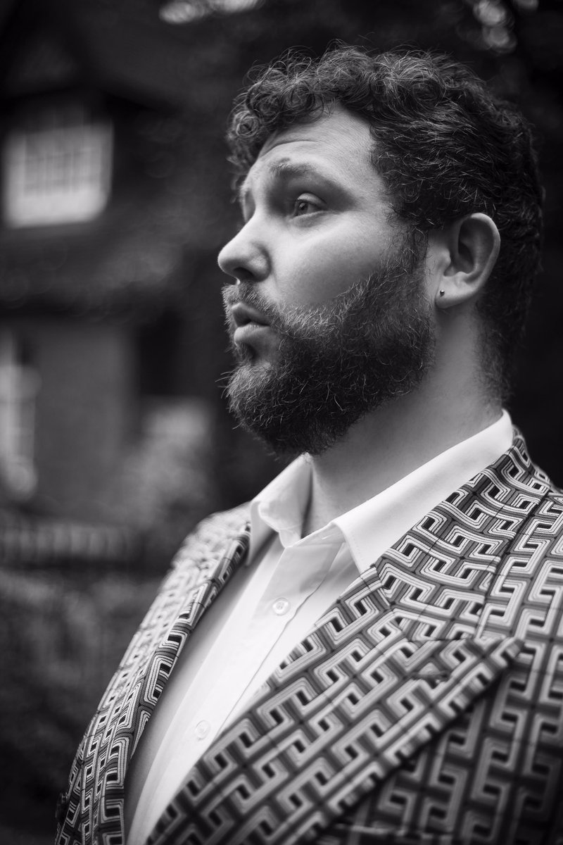 baritone_matt's tweet photo. Delighted to share some portraits done by the talented Álvaro Deza! https://t.co/Ek5wdFiTwe