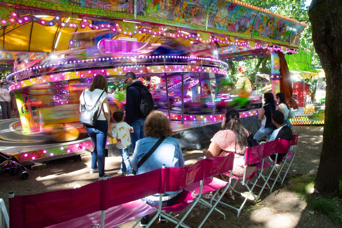 🎡 As #FestasDaAscensión chegaron ao seu fin, pero as atraccións aínda estarán na #Alameda ata o día 19 de maio! 👏 🔇 Horario inclusivo sen ruído 🗓 16 de maio ⏲ De 17 e as 19 horas