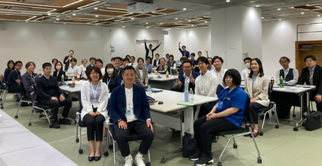 NOKIOO2's tweet photo. 【次世代リーダー育成プログラム　浜松3期スタート！】
41名の方々がご参加くださり「チームで成果を上げる力」を身につけるべく、ここから約5か月間共に学んでいきます。
今後のクラスはオンラインが中心のため、Day1は直接交流を深められる貴重な回でした👏 https://t.co/NpGlVTHsaz