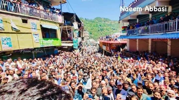 Amman_321's tweet photo. دھیرکوٹ آزاد کشمیر
دھیرکوٹ بازار سے ھزاروں افراد کاقافلہ مظفر آباد کی طرف روانہ ھو گیا
#کشمیر #Kashmir #ajkprotest #ajk #AzadKashmir https://t.co/i9ctEDJu7w