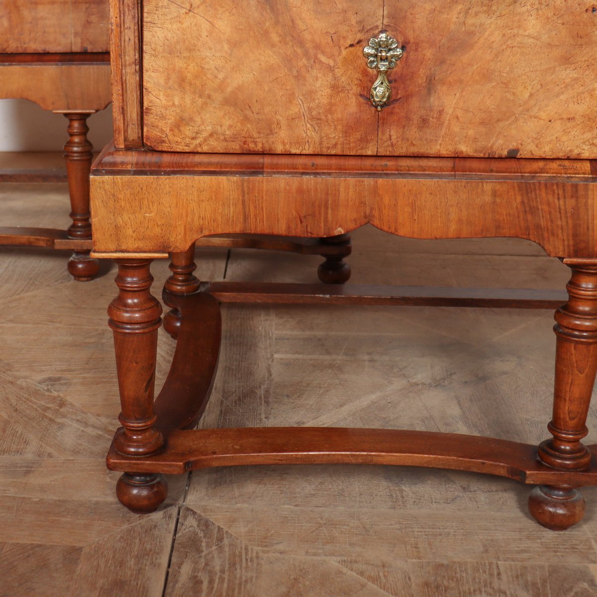 ArcadiaAntiques's tweet photo. Near pair of 18th Century walnut commodes on stands. Would make good bedside tables. 1740.
Price: £1,600 each
https://t.co/GqG5dhCcNz
#pairofwalnutcommodes #18thCenturyCommodes #WalnutCommodes https://t.co/tqNbi6tgqq