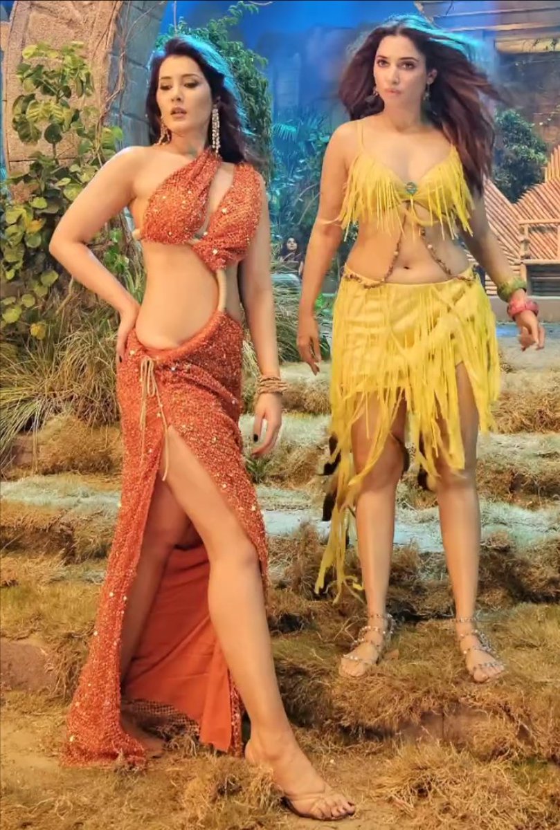 Tammu & Raashi looking sizzling hot from #Achacho song 🥵🥵🔥🔥 
#TamannaahBhatia #Tamannaah #RaashiKhanna
