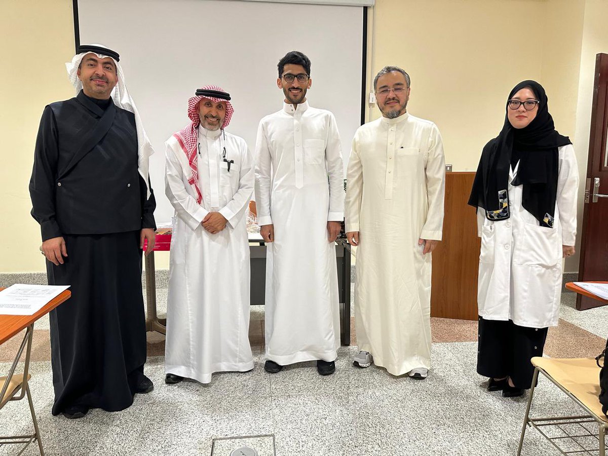 تمت وبحمد الله مناقشه رساله الماجستير في تقويم الاسنان تحت اشراف ا.د فهد السليماني و ا.د حسام باعشن للدكتور حسن السبيعي و تمت المناقشه من قبل ا. د علي حبيب الله حسن و د داليه ميشا . وقد اجتازت المناقشه بإمتياز وفقه الله و نفع به و بعلمه