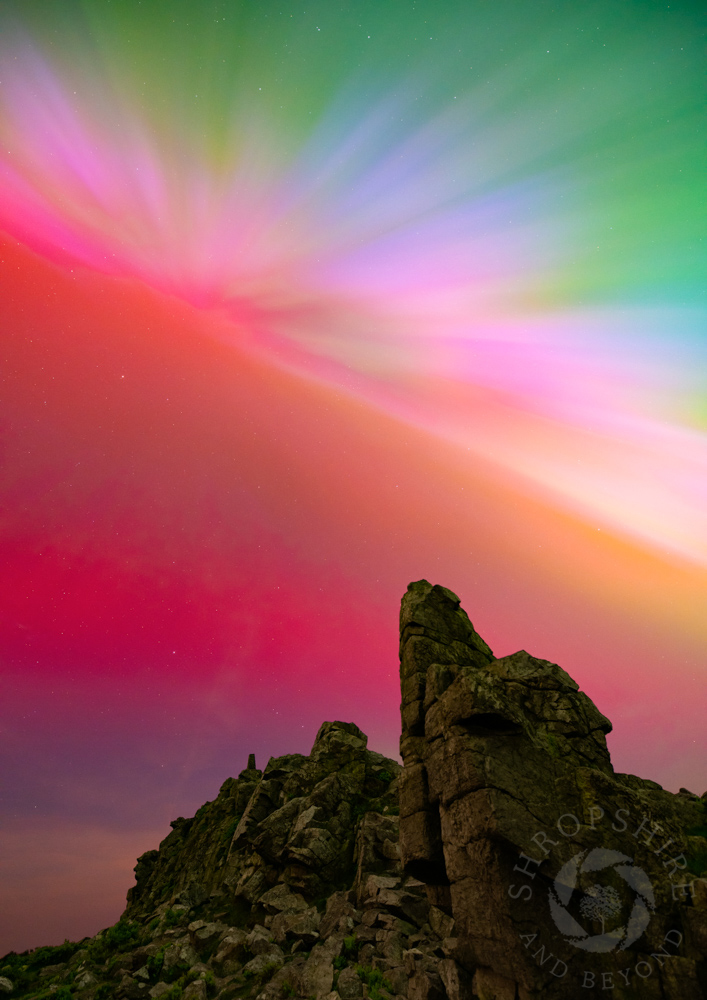 A night to remember - here’s one more shot of the #NorthernLights shining over the Stiperstones on Friday. It was taken looking south-west and not north, which was what I had expected. #Shropshire #Auroraborealis #aurora