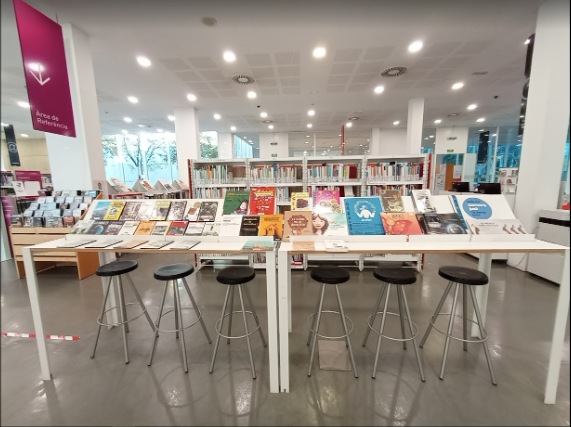 📚🎞️Seguint amb el mes del COMERÇ JUST les @bibliotequeSBOI oferiran durant tot el mes de maig un RACÓ DEL COMERÇ JUST amb la col·laboració de @LaCoordiCat perquè pugueu gaudir de les recomanacions de contes, llibres i pel·lícules... Us esperen!