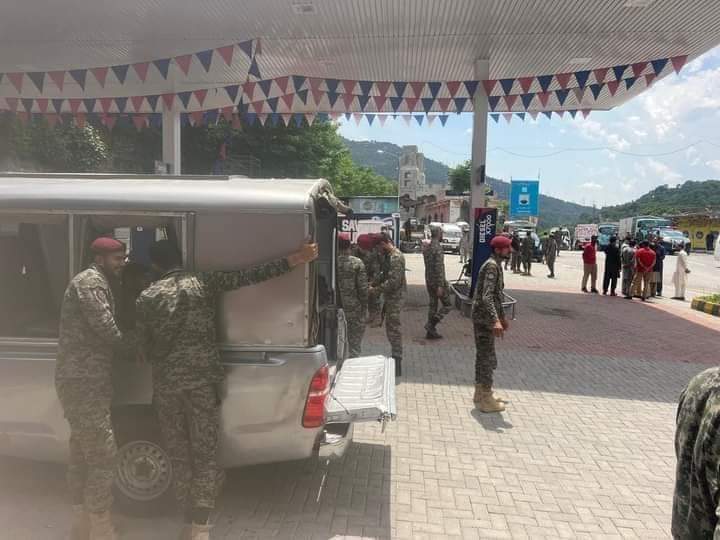 #Aza🥺
Government of #AzadKashmir has deployed Rangers to stop protest of Kashmiris
Today Another 150 - 200 vehicles of Rangers have entered via Kohala &amp; moving towards Muzaffarabad
#مظفرآباد_پر_رحم_کرو
#Azad_kashmir #Kashmir #Muzaffarabad #ImranKhan #Pakistan #ہمارے_لیڈir