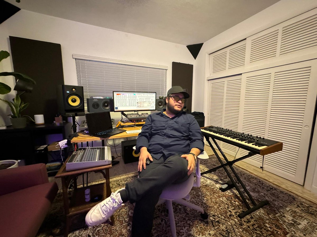 DJ radicado en Miami crea mezclas únicas en su estudio con KRK @KRK_Music_ #AudioMusicaDigital #Audio #Musica #Sonido #KRK #ROKIT #ChristianJimenez #Tian #DJ #ProduccionMusical #Monitores audiomusicadigital.com/krk-tian-jimen…