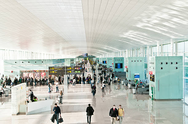ℹ️ Estadísticas de tráfico del Aeropuerto de Barcelona-El Prat; sexto mes consecutivo de récord mensual de pasajeros. Estadísticas de abril 2024 (dif s/2023;2019)👇 💼 Pasajeros: 4.600.973 (+9,5%; +1,7%) 🛫 Vuelos: 29.812 (+10,8%; +0,2%) 📦 Carga (t): 14.865 (+20,6%; +6,4%)