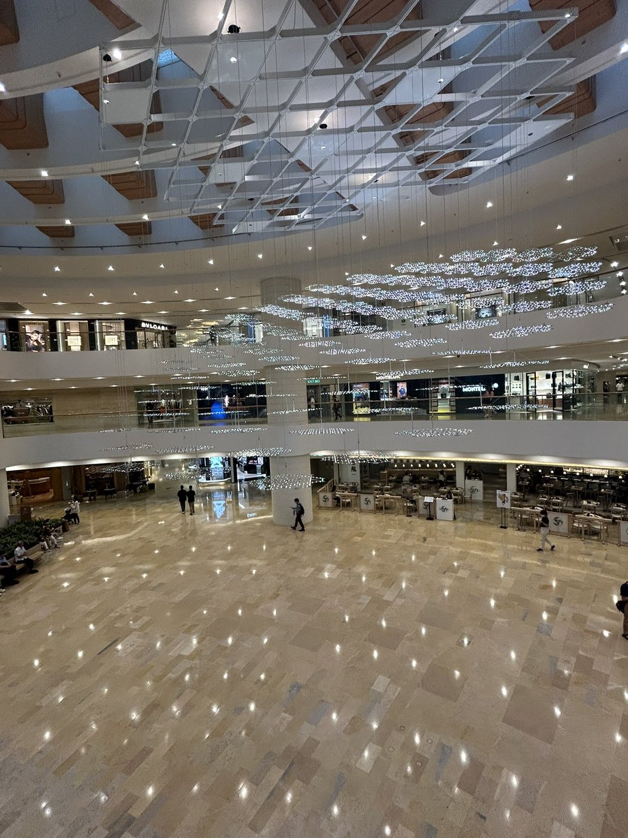 Enjoying another trip to HK, but It feels slower now than 6 months ago.

530 pm at Pac Place.  EMPTY.