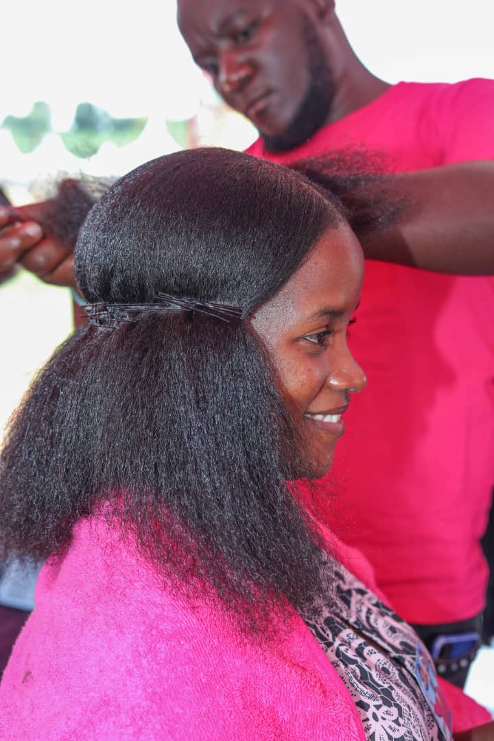 This is the cutest picture you will see today😜. Anyway, we love, love, love her hair.
#AllDayConfidence #NaturalHair