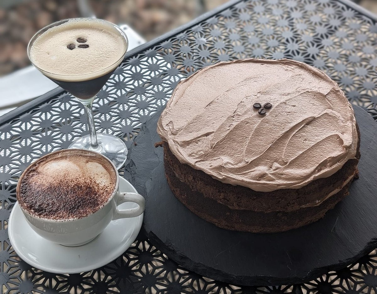 🍸☕🍰Today is World Cocktail Day! We have made a chocolate espresso martini cake for today...
With a coffee for this morning ☕...
And an espresso martini for later 😉
#cake #homemade #worldcocktailday #espressomartini #espressomartinicake #coffee #coffeeandcake #cocktailandcake