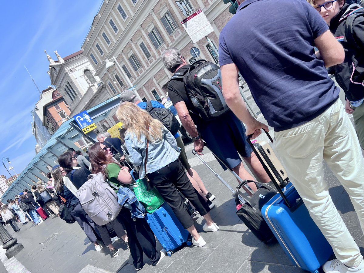 Ma no, no che non esiste un problema taxi (Roma, stazione Termini) 🤷🏽‍♀️