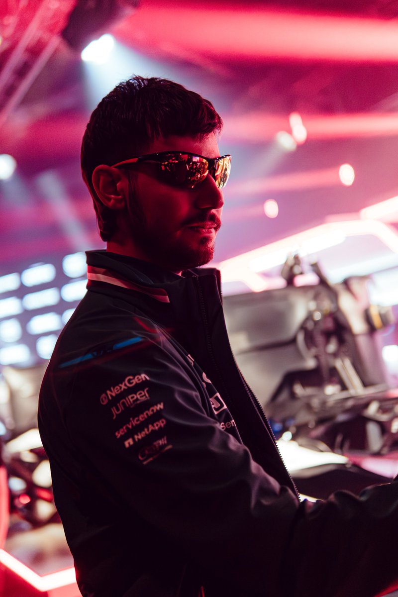 Suits you. 🫡

#F1Esports but make it the 90s...