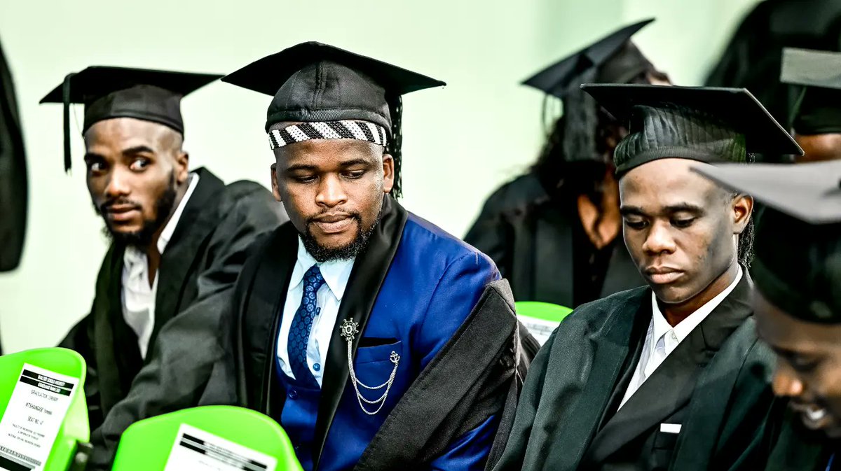 The final leg of the WSU Autumn Graduation kicked off this morning at the Buffalo City Campus (Potsdam). WSU Chancellor, Dr Nonkuluko Gobodo will confer over 600 Diplomas and Advanced Diplomas to this cohort of graduands. #wsugrad2024 #InPursuitOfExcellence #MyWSU #WSU2024