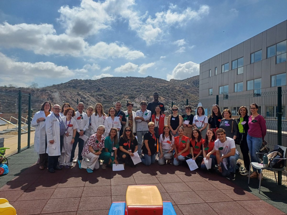 Hoy celebramos en el Hospital Santa Lucía el Día del Niño Hospitalizado junto a <a href="/CruzRojaRMurcia/">Cruz Roja Región de Murcia</a>, <a href="/EAEHD_RM/">EAEHD REGIÓN MURCIA</a>, <a href="/fundacionfade/">Fundación FADE</a>, <a href="/UPCToficial/">Universidad Politécnica de Cartagena | UPCT</a>, <a href="/PoliciaCT/">POLICÍA CARTAGENA</a>, Fundacion Centauro y otras tantas entidades que hacen más agradable la estancia de los más pequeños ingresados.
Gracias a todos.