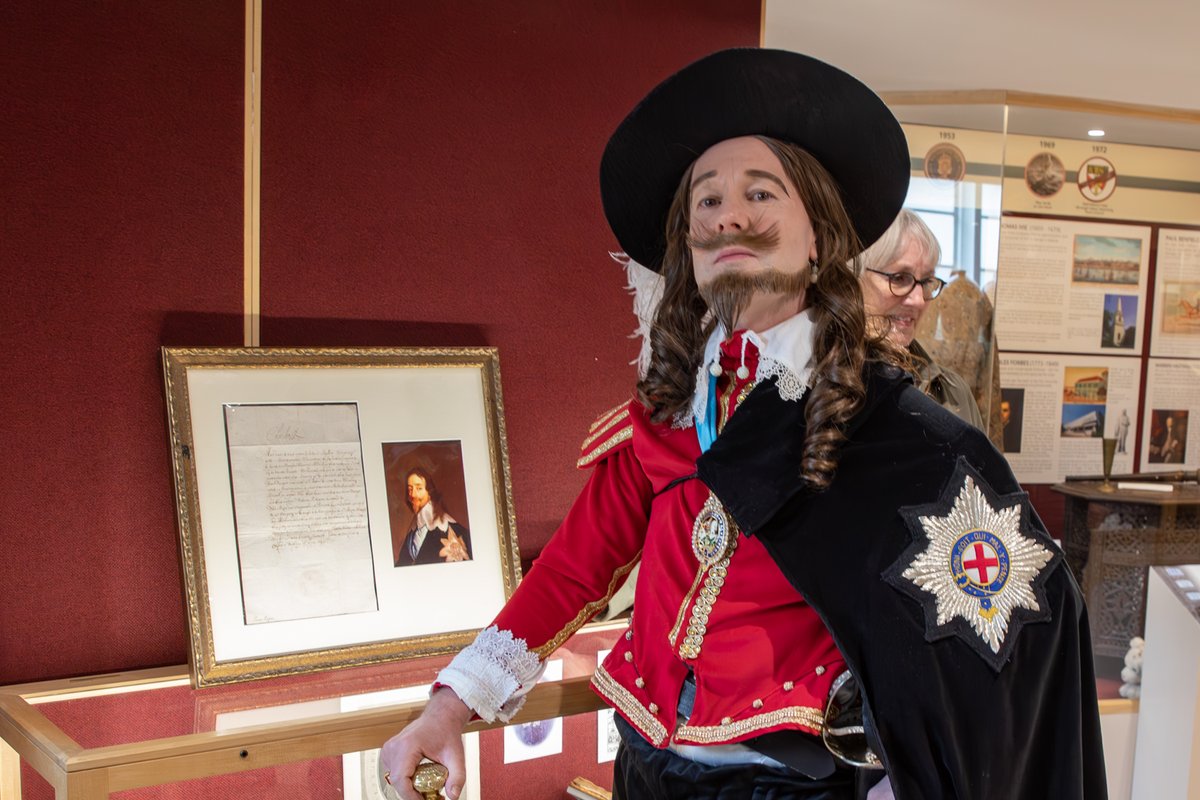 We had a great day recently when @KingCharlesIRTN came to the museum. Here he is with the original letter, in our museum collection, from King Charles I, referring to his visit to Malmesbury in 1643. #History #17thCentury #Stuarts #EnglishCivilWar