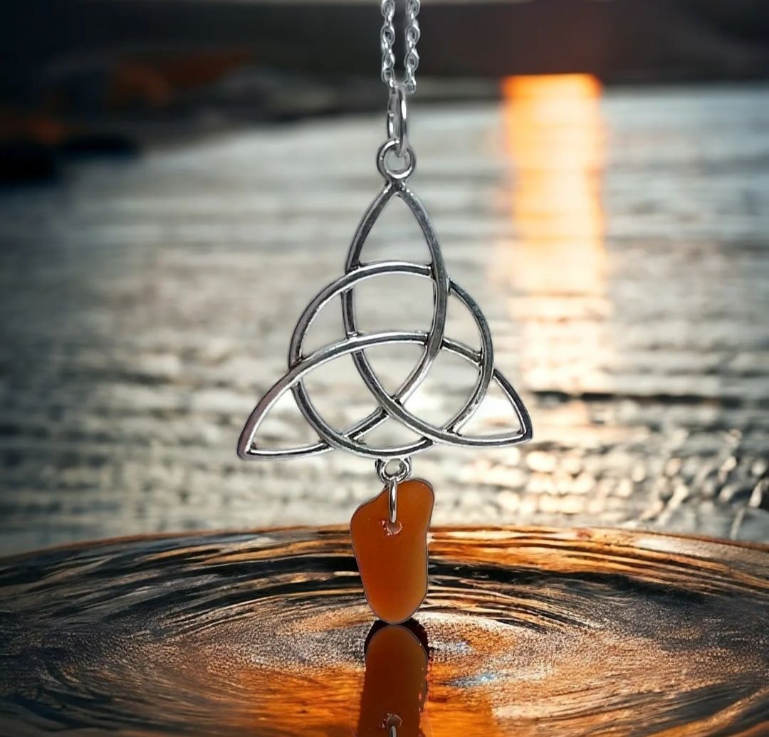 Gothic luxury 🖤🧡🖤 Seaglass necklace x #goth #jewellery #gifts #thecreepypalace