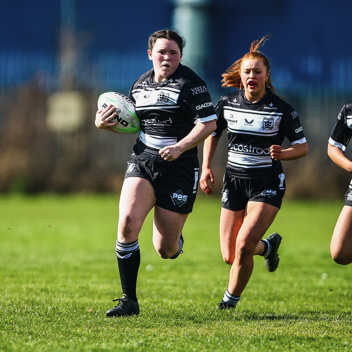 • U14s - Farnley Falcons 38-4 Hull FC • U16s - Queensbury 6-44 Hull FC Mixed results for our Girls sides on the road over the weekend 🏉 ⚫️⚪️ #COYH | @ecostrad