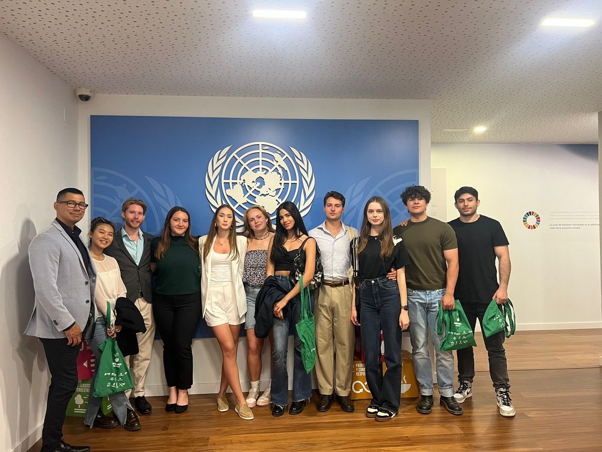 Visita nuestras instalaciones en la Casa de las Naciones Unidas en Málaga un grupo de estudiantes de Relaciones Internacionales de la Marbella International University Centre, que ha tenido oportunidad de conocer de primera mano lo que hacemos para divulgar los ODS 🇺🇳