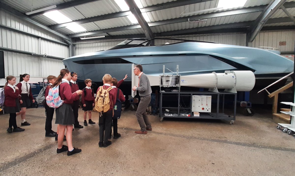 SDCHiTech's tweet image. On Friday, we hosted a STEM day for the Digital Leaders at Preston Primary School. They got hands on with some Photonics &amp;amp; Microelectronics, Computing &quot;Technician for the day&quot; session and had fun in our ESports suite, as well as a Tour of the Hi Tech &amp;amp; Digital Centre!

@sdcollege