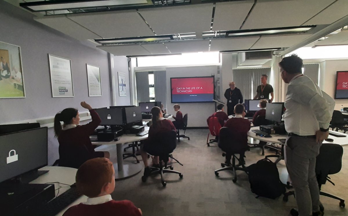 SDCHiTech's tweet image. On Friday, we hosted a STEM day for the Digital Leaders at Preston Primary School. They got hands on with some Photonics &amp;amp; Microelectronics, Computing &quot;Technician for the day&quot; session and had fun in our ESports suite, as well as a Tour of the Hi Tech &amp;amp; Digital Centre!

@sdcollege