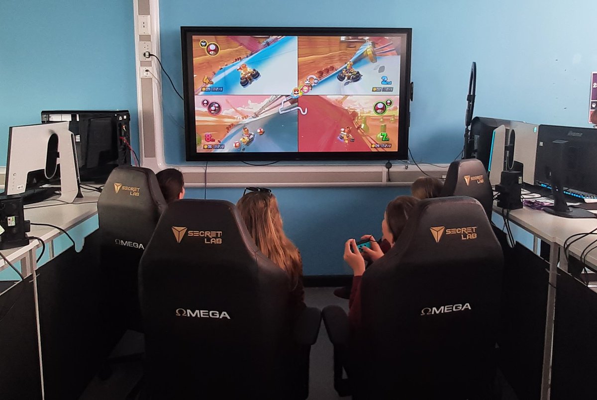 SDCHiTech's tweet image. On Friday, we hosted a STEM day for the Digital Leaders at Preston Primary School. They got hands on with some Photonics &amp;amp; Microelectronics, Computing &quot;Technician for the day&quot; session and had fun in our ESports suite, as well as a Tour of the Hi Tech &amp;amp; Digital Centre!

@sdcollege