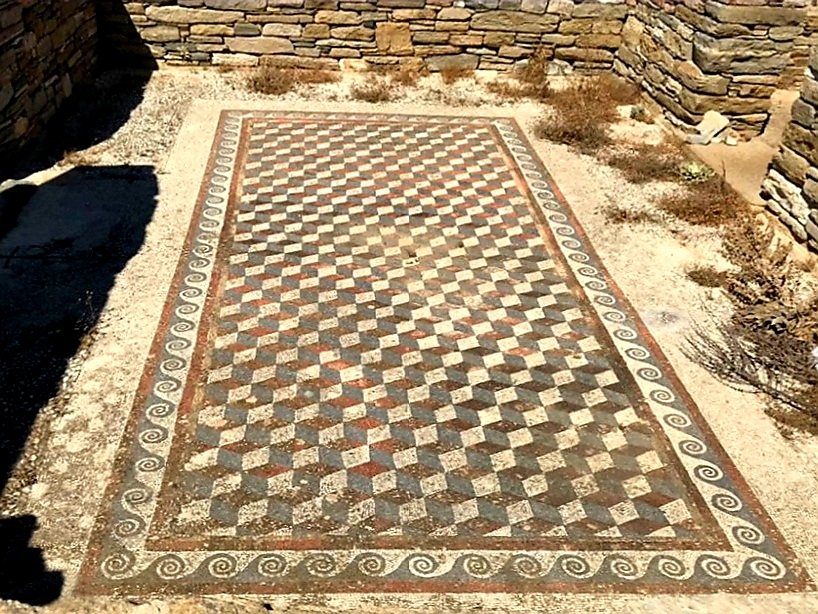 For #MosaicMonday a mosaic with a three dimensional cube pattern in a house on the #Greek island of #Delos, dating 2nd century BC.  

#Archaeology