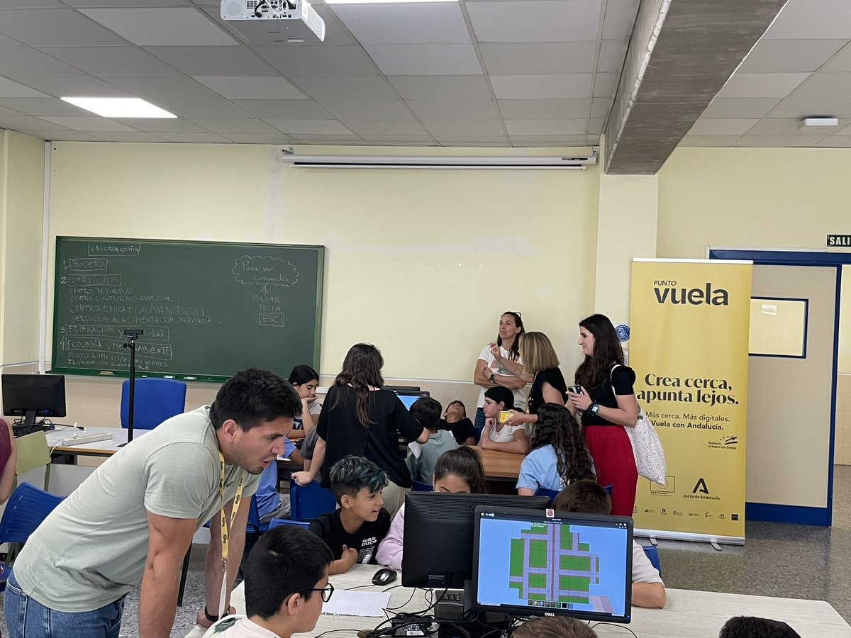 Estamos en las Jornadas de Educación Publica de @incideong Niños y niñas de 9 y 10 años crean su barrio ideal con MineTest #CreaTuBarrio #VirtualCity