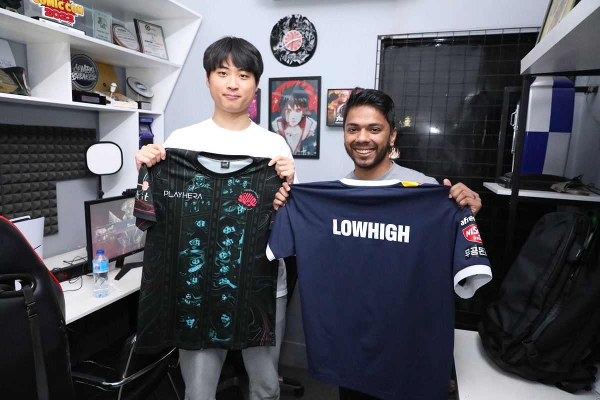 Jersey swap with a #TEKKEN8 legend 👍 Thank you for your hospitality @ArslanAsh95!