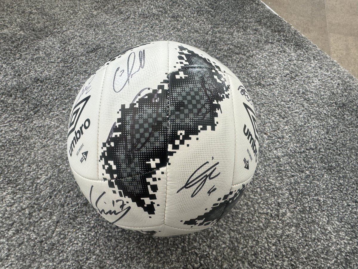 Plz RT & Bid ❤️⬇️🙏
Starting at £20 
I’m selling a @UmbroUK ball signed by the 2023/24 newly promoted @SkyBetChamp side @dcfcofficial 
I’m trying to raise a few pennies to keep growing my message, do #randomactsofkindness & build my platform bigger & better to reach more people