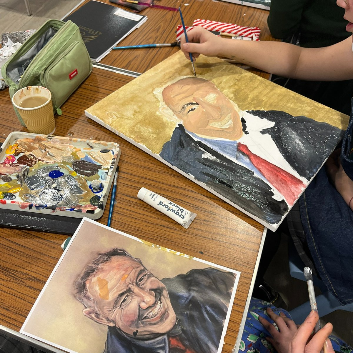 New school event: portrait painting with artist @ian_mood In July explore the art of painting people & the amazing Keele University Art collection exhibition with Ian. Children will be encouraged to express their feelings and opinions on the artworks.... 🧵⬇️