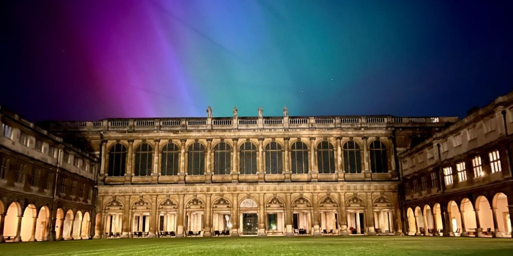 The amazing #NorthernLights over the Wren Library this weekend. Thanks to Moritz for the photo #AuroraBorealis #Cambridge #CambridgeUniversity #UniversityofCambridge #ExTRINordinary @trinity1546 @trincolllibcam