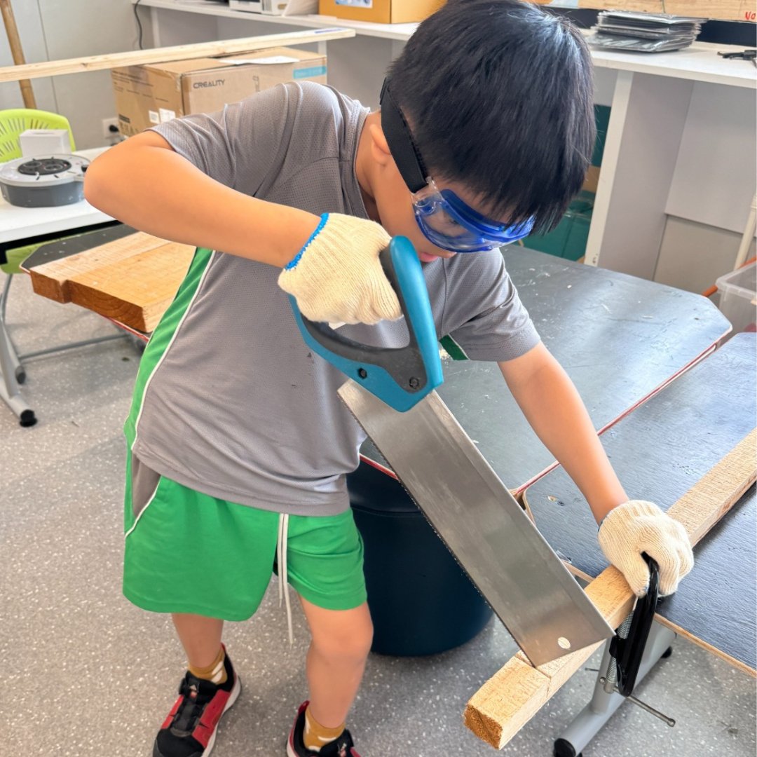 Our C1-2 learners enjoyed a Maker Space workshop. After a safety video, they eagerly practiced hammering, sawing, and drilling, creating exciting projects.