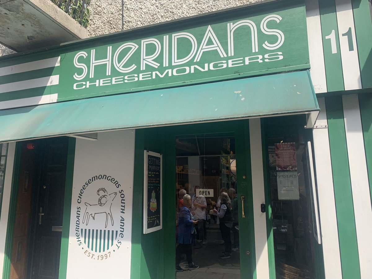 One of my 1st orders of business in #Dublin : went to Sheridan’s to get a wheel of Milleens. A washed-rind cow’s milk cheese, as gloriously pungent as an Époisses. Created by Veronica Steele in Co. Cork in the 1970s—first-born in Irish cheese Renaissance… cc @CheeseTastingCo