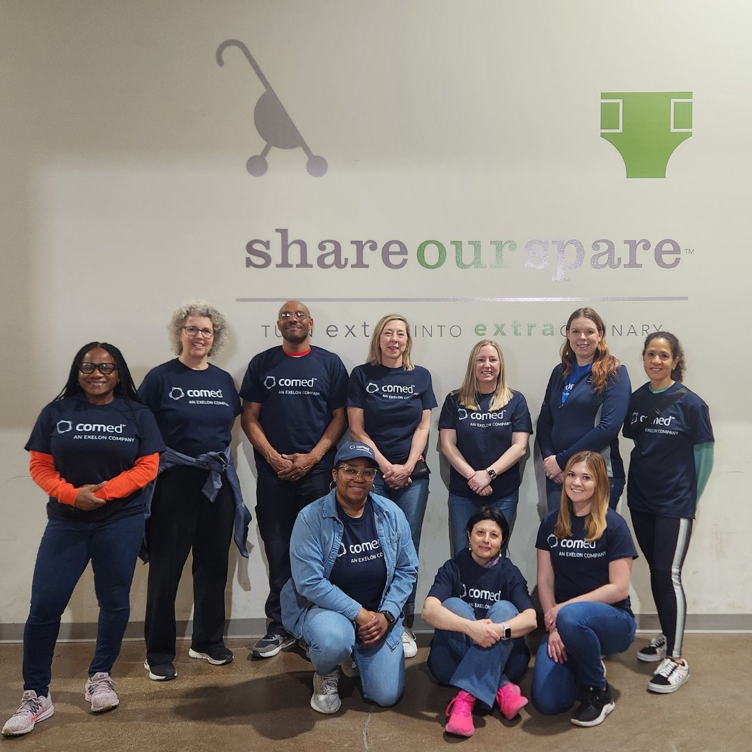 MomEd, our employee resource group for working parents, teamed up with @ShareOurSpare to provide a #MothersDay gift to #OurCommunities! 🍼 This small but mighty team of 10 #ComEdVolunteers collected donations before packing up over 80,000 diapers & pull-ups for Chicago families.