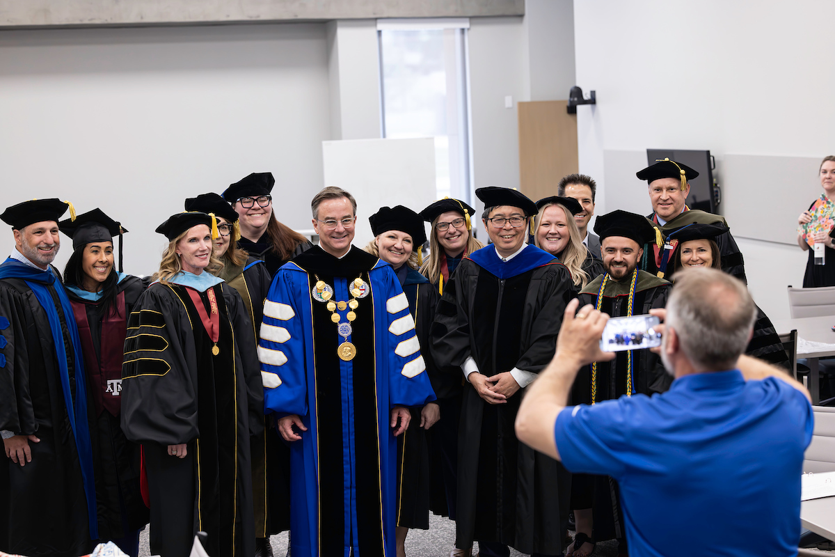 Congratulations to our OT students at @creightonphx on not only earning their degrees this Sunday, but being the first class to graduate on our Phoenix campus! I look forward to many more ceremonies for all our Arizona students in the future! #JesuitEducated #CreightonGrad