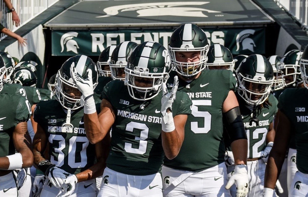 Update: #MichiganState depth chart with a lot of turnover with the change to the Jonathan Smith regime. QB Aidan Chiles joins him from Oregon State and will lead this offense. Thanks to @chrissolari for input/advice for this early look at Sparty in '24 cfbdepth.com/michigan-state