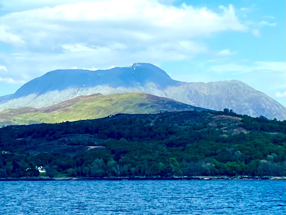 Will we fit through? Of course! It’s just another fabulous cruise on @LordoftheGlens Sunshine and blue skies on the #CaledonianCanal #Oban #BenNevis #Skye #Cruise #Cruising #CruiseScotland #Scotland