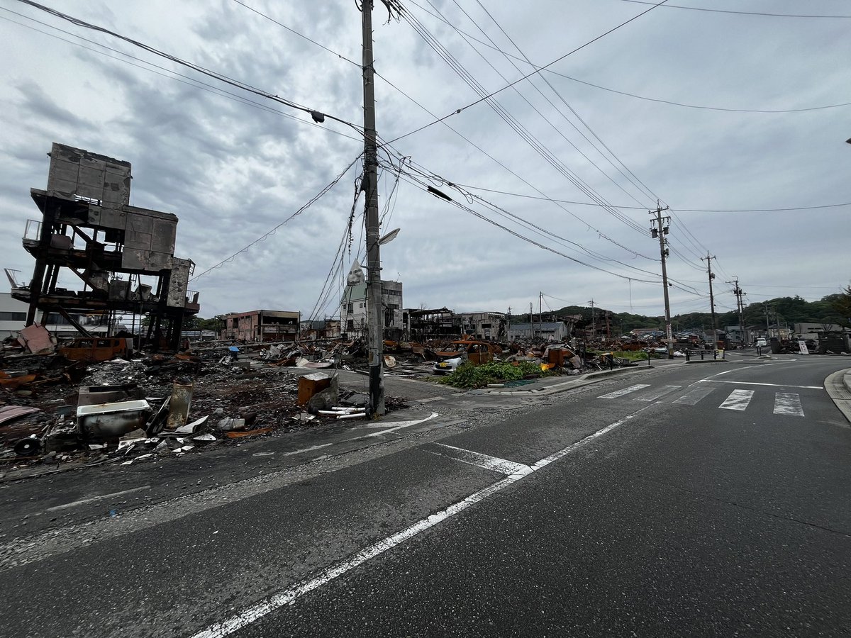 チームで奥能登2市2町の被災地訪問に行きました。大変な状況にも関わらず子供達、職員の方々が笑顔で迎えてくれて短い時間でしたが、とても良い時間になりました。 まだまだ大変な状況が続いています。継続的なご支援よろしくお願いします。自分達も出来る事をしていきます。