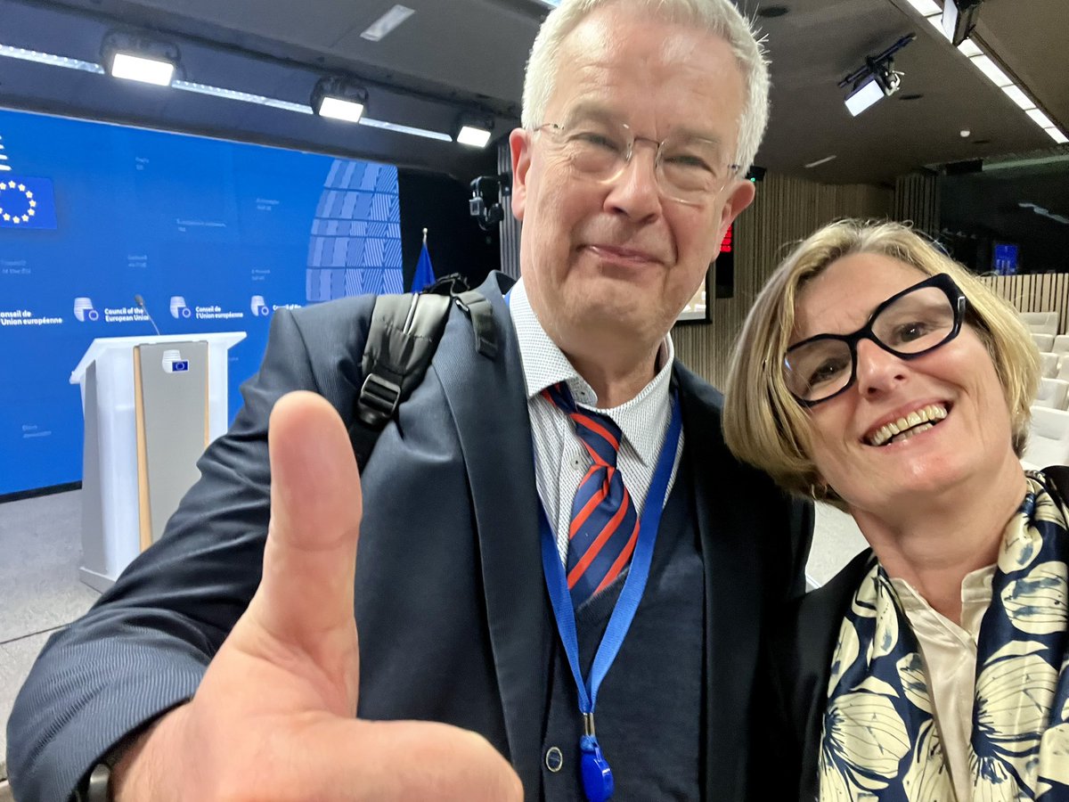 It was great to witness special @EU2024BE tribute today to @janvanhee1 for his lifetime achievement in youth policy making! We are lucky to have amazing zealots like Jan helping 🇪🇺 take great strides forward for the benefit of our young people! 👏🙏