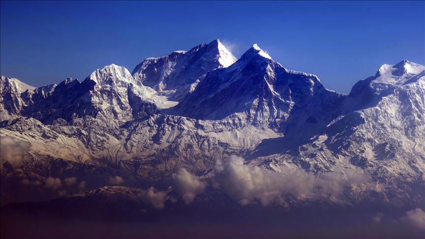 🗻Nepalli dağcı Kami Rita, 29. kez Everest'in zirvesine tırmanarak dünya rekoru kırdı.