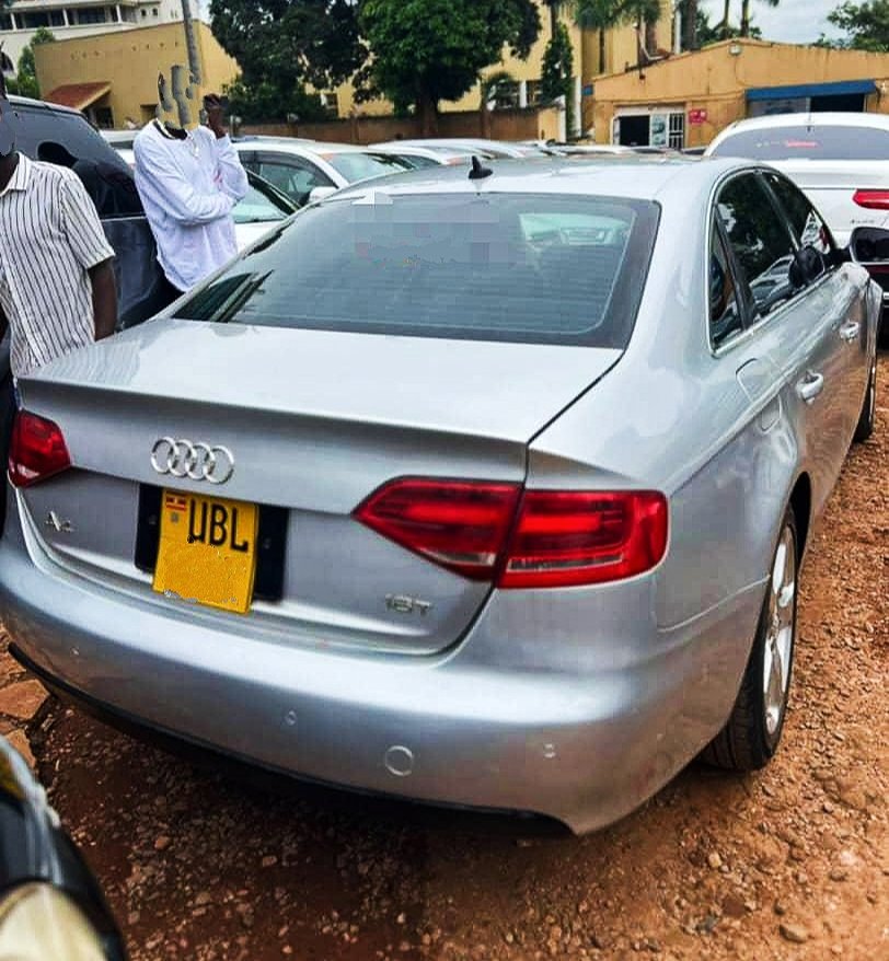 #Quicksale
Now if you've got cash, here's the Audi A4 at a reasonable price and has 1.8cc.

Priced: #Ugx29m