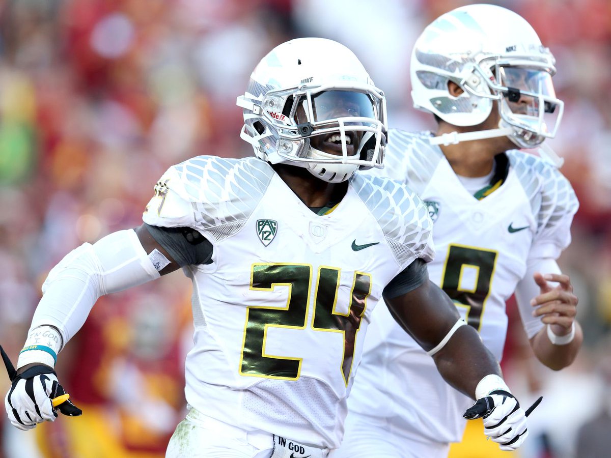 Talk about the greatest performances in Ducks football history of all time: Kenjon Barner @ USC (2012), who rushed for 321 yards & 5 touchdowns. Setting the school's record. #GoDucks