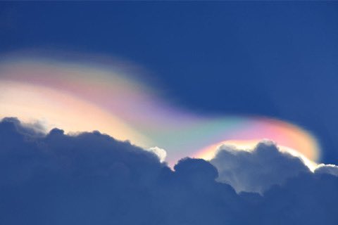 Nguyenm51815229's tweet photo. Five- colored clouds appeared in the sky where live. https://t.co/uLw8w8YZj9