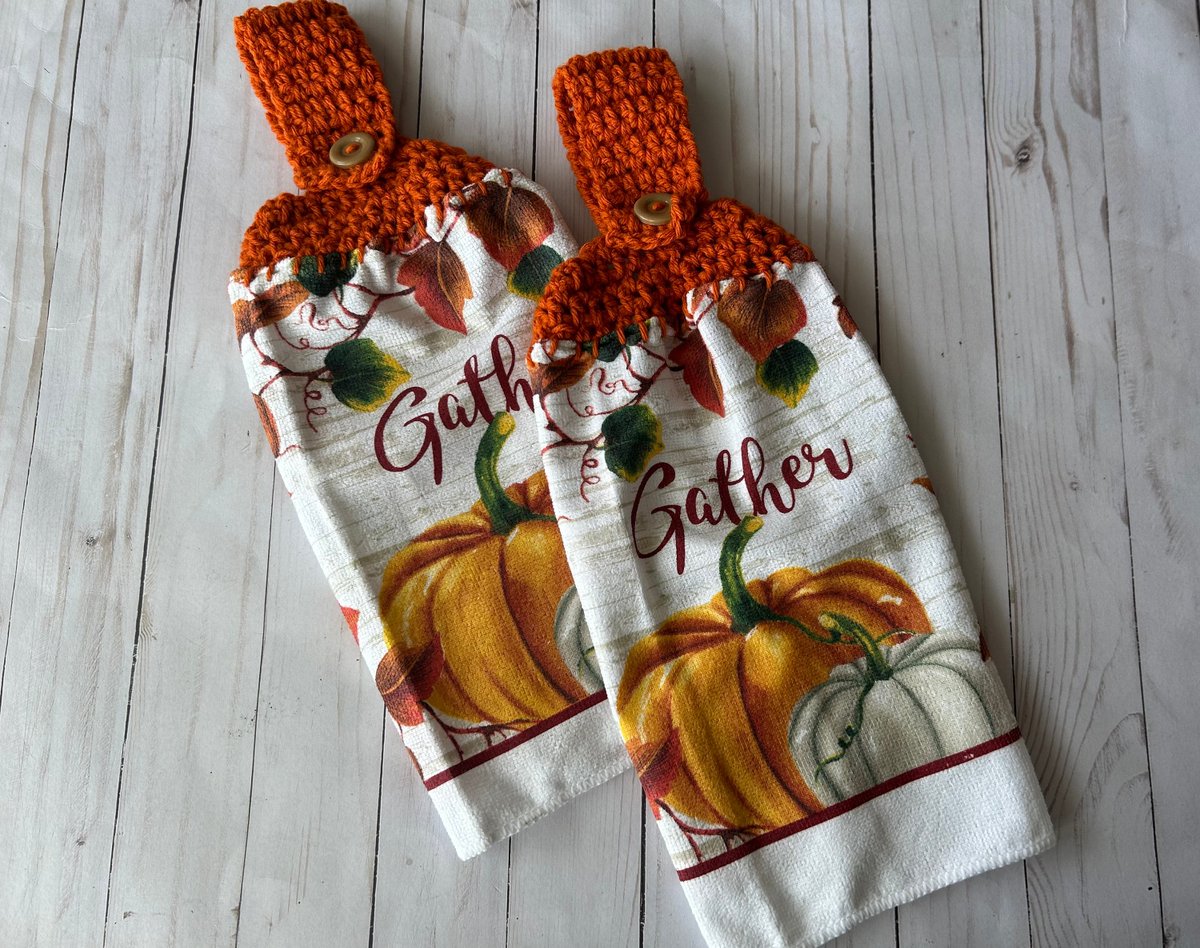 Thanksgiving kitchen towels, Gather Pumpkin towels tuppu.net/64114083 #craftshout #craftbizparty #PumpkinTowel